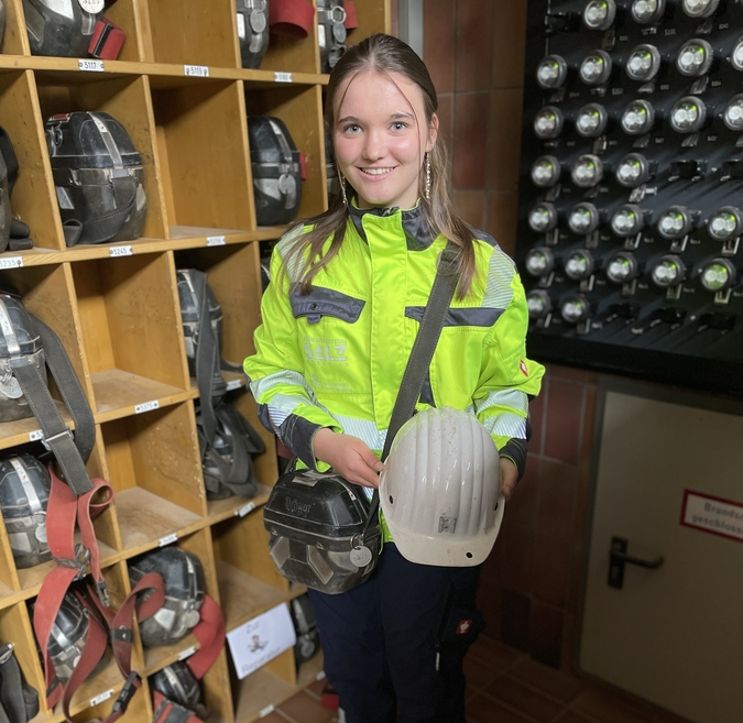 Christina in Arbeitskleidung