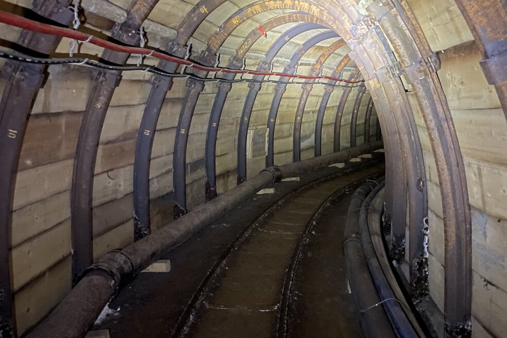 Schienen für Bergbahn im Salzbergwerk