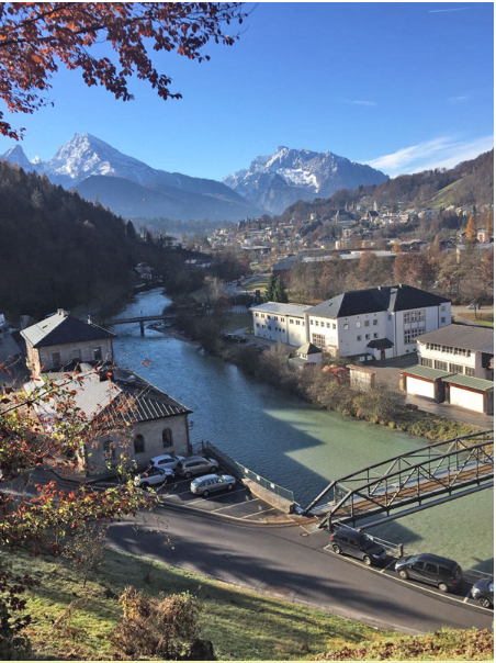 Seitenansicht Bergwerk mit Blick auf Watzmann