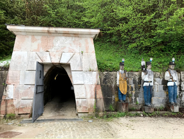 Eingang Moserrösche mit Bergmänner