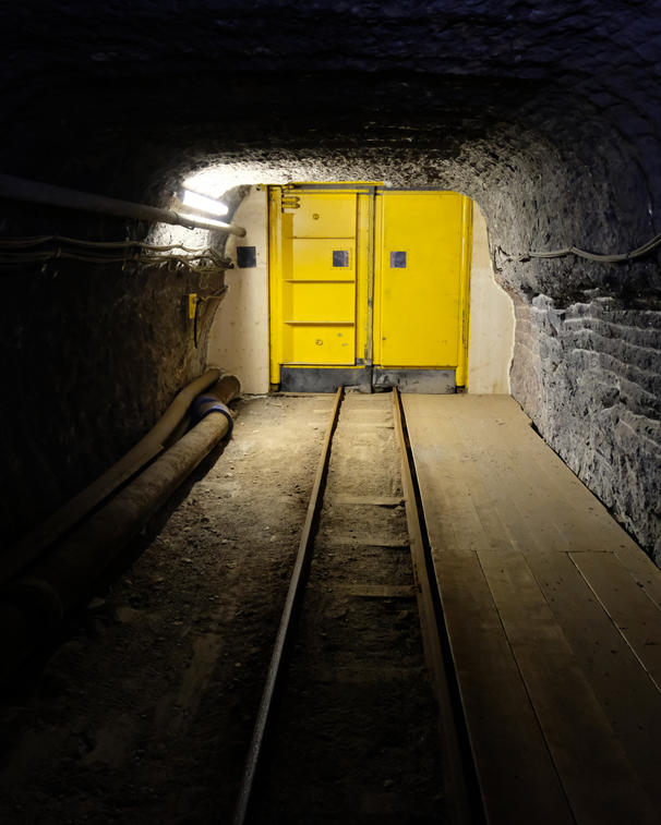 Wettertüre im aktiven Salzbergwerk Berchtesgaden 