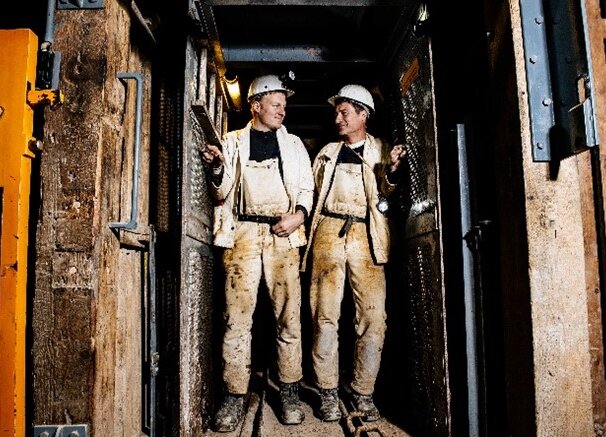Bergmänner in Steigeruniform im Salzbergwerk Berchtesgaden