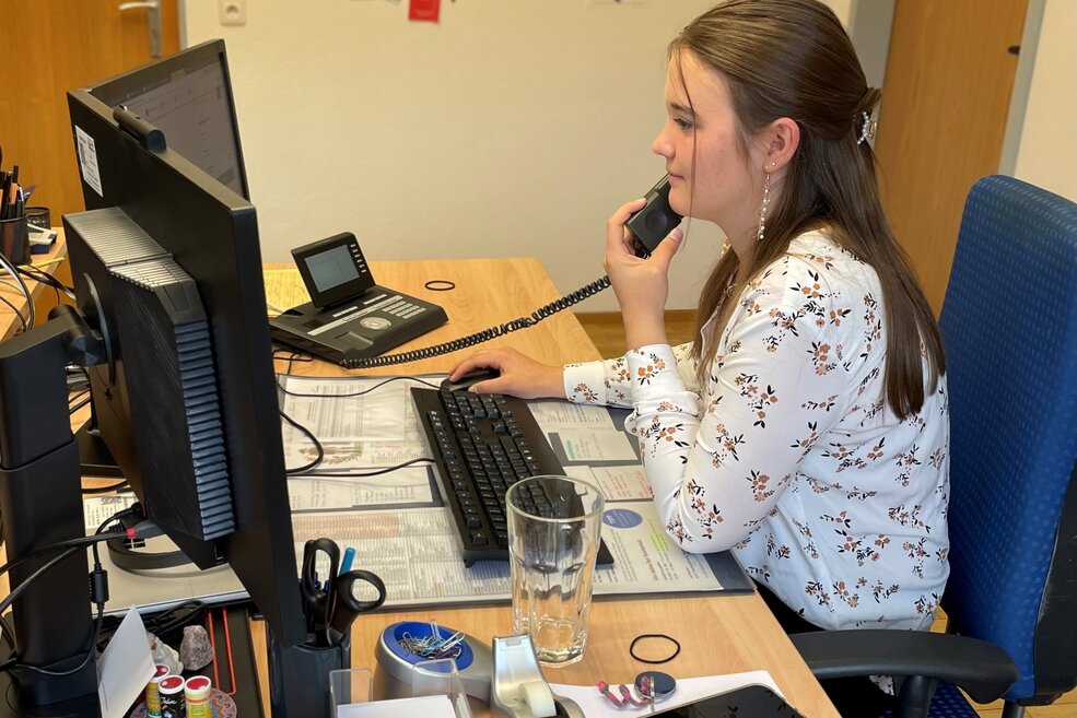 Christina im Büro