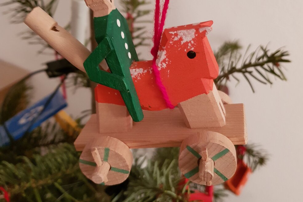 Berchtesgadener Arschpfeifenrössl als Christbaumschmuck 