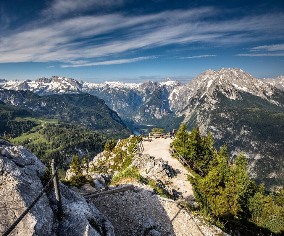 Aussicht vom Gipfelkreuz am Jenner