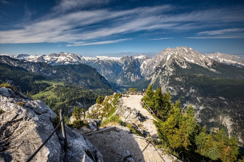 Aussicht vom Gipfelkreuz am Jenner