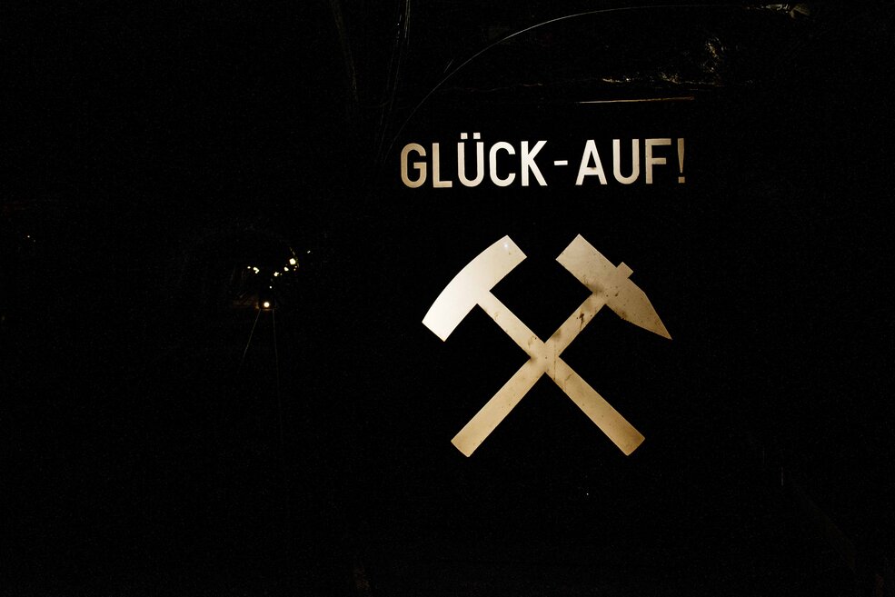 Glück-Auf-Begrüßung bei der Einfahrt ins Salzbergwerk