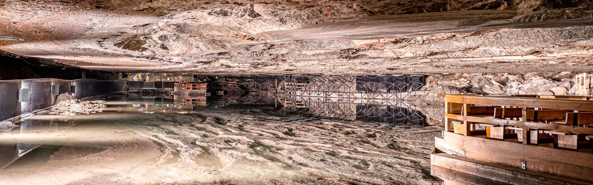 Reflection at the salt lake underground