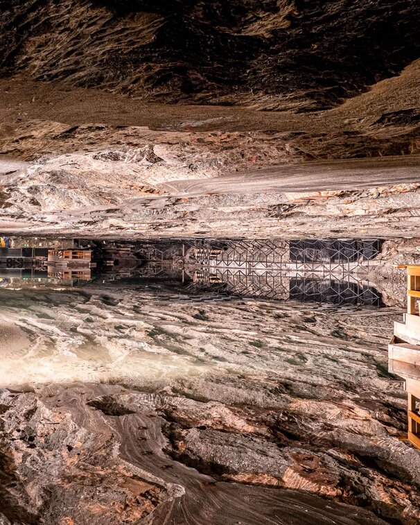 Spiegelung beim Salzsee unter Tage