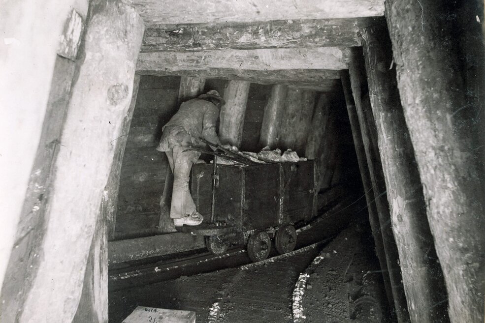 Transport von Salzsteinen im Salzbergwerk Berchtesgaden