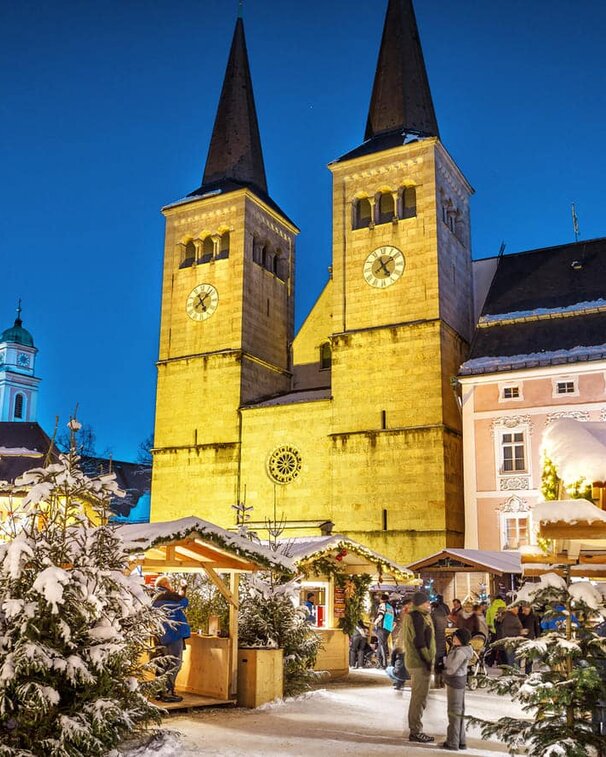 Schlossplatz at the Berchtesgaden Advent Market