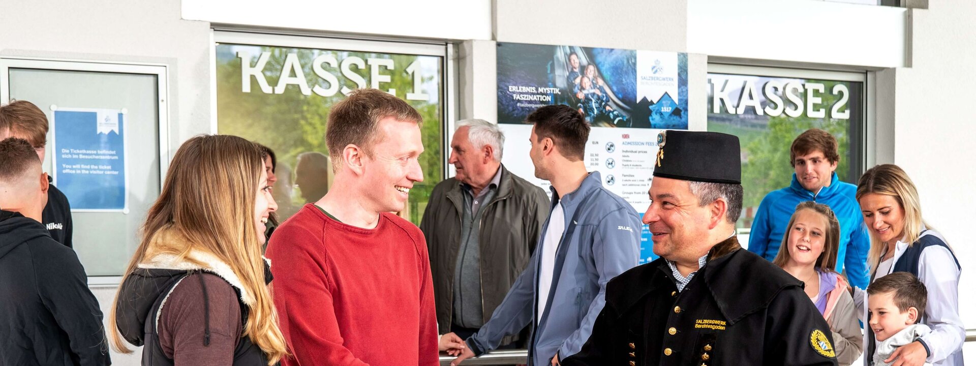 Greeting the guests in front of the cash desk