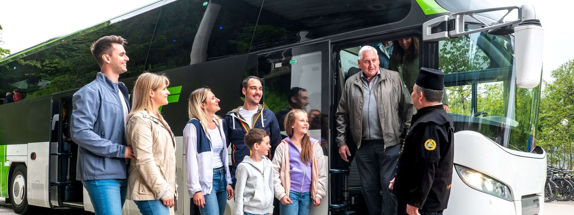 Interested guests getting off the bus