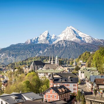 Markt Berchtesgaden mit Watzmann im Hintergrund