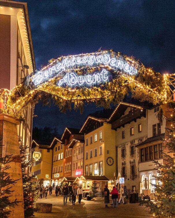 © Berchtesgadener Advent GmbH Beleuchtetes Eingangsportal zum Berchtesgadener Advent | © Berchtesgadener Advent GmbH