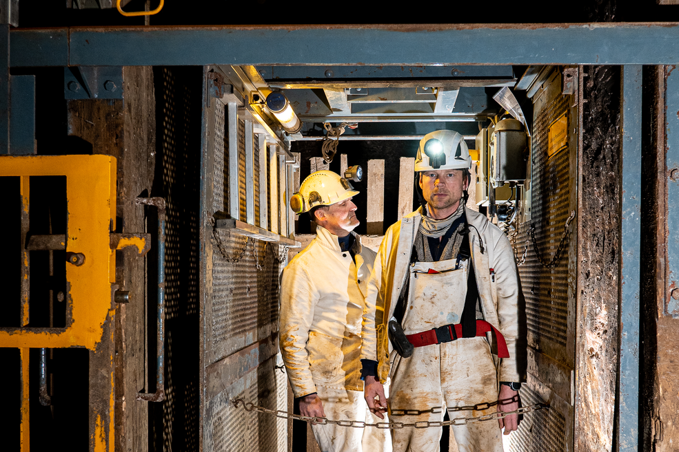 Miners in a blind shaft inside the mountain